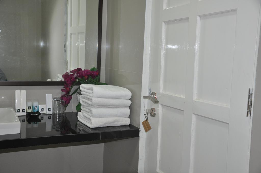 Safa Homestay Yogyakarta Buitenkant foto