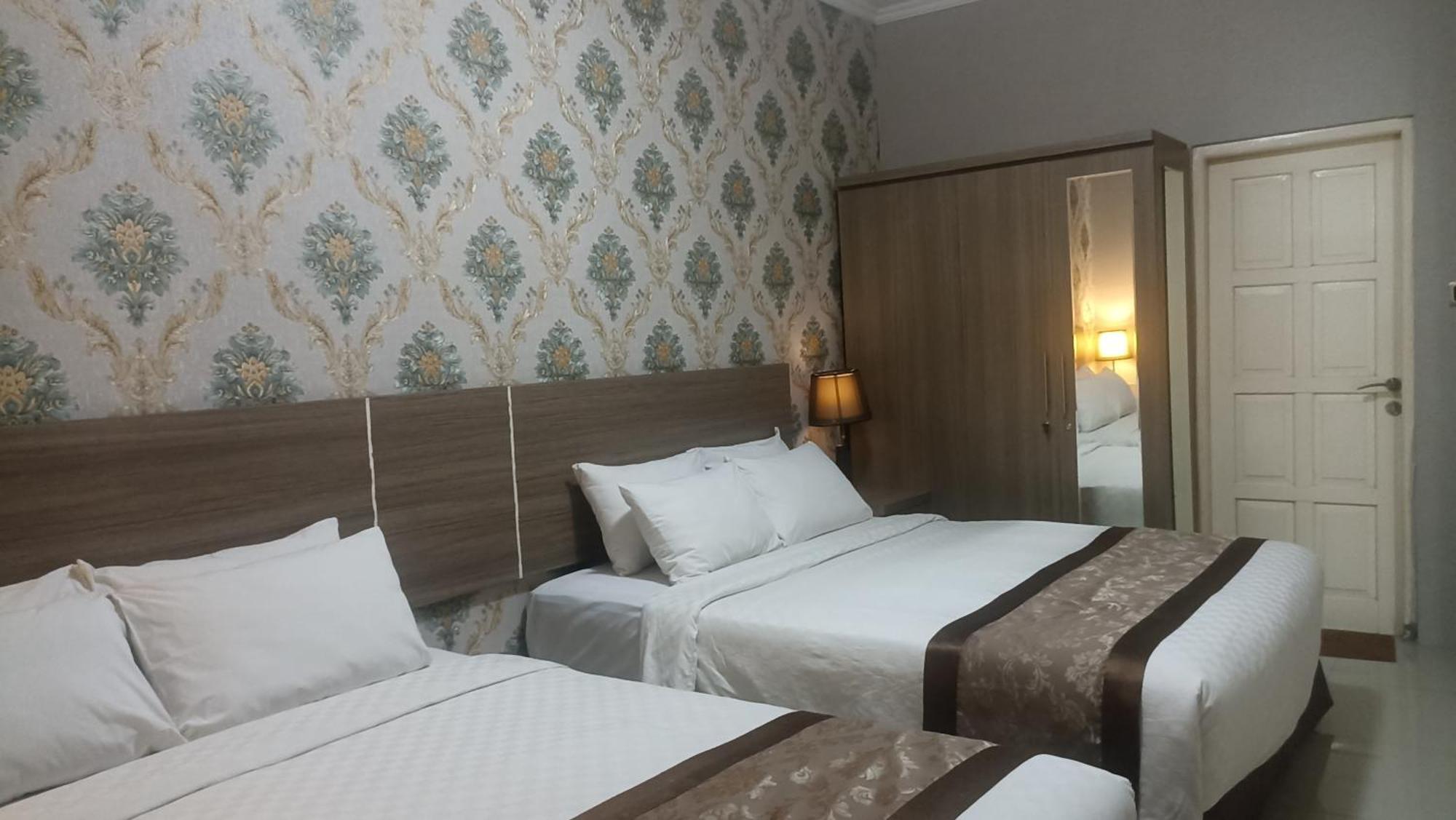 Safa Homestay Yogyakarta Buitenkant foto