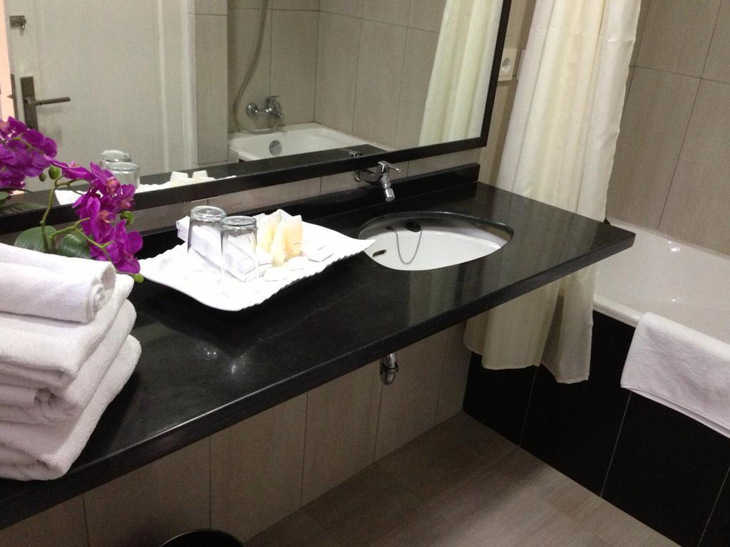 Safa Homestay Yogyakarta Buitenkant foto