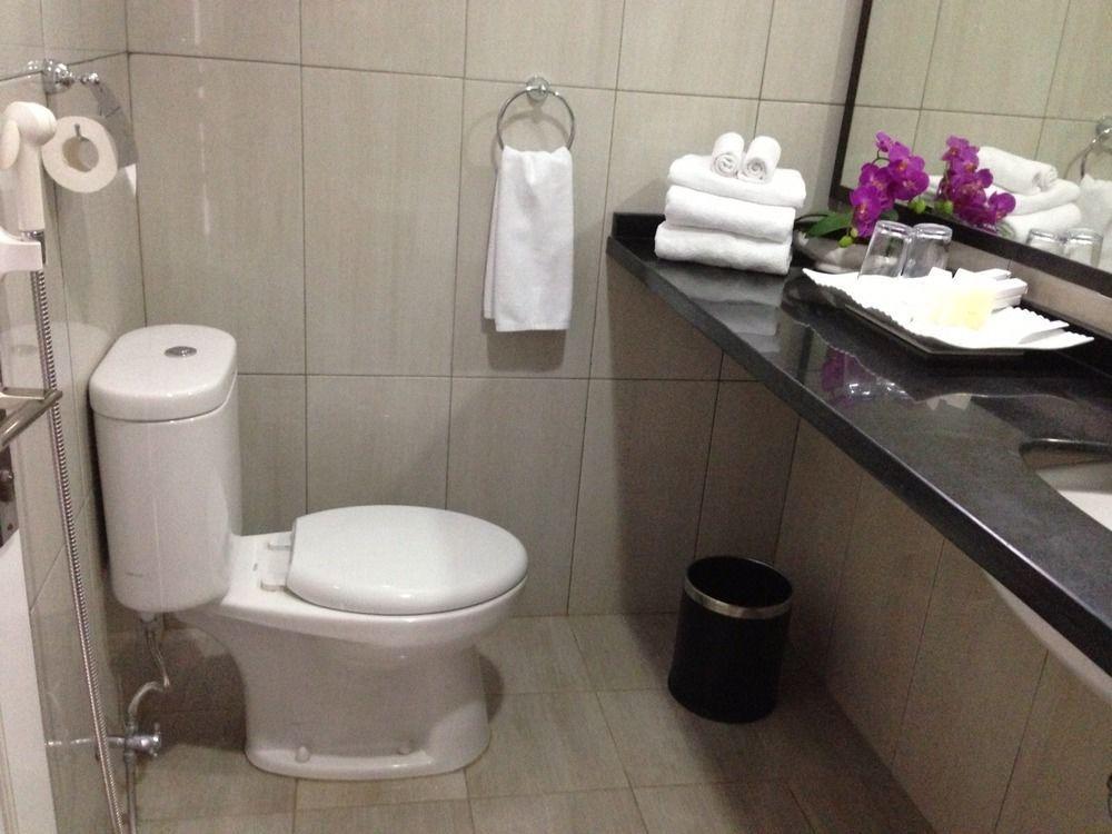 Safa Homestay Yogyakarta Buitenkant foto