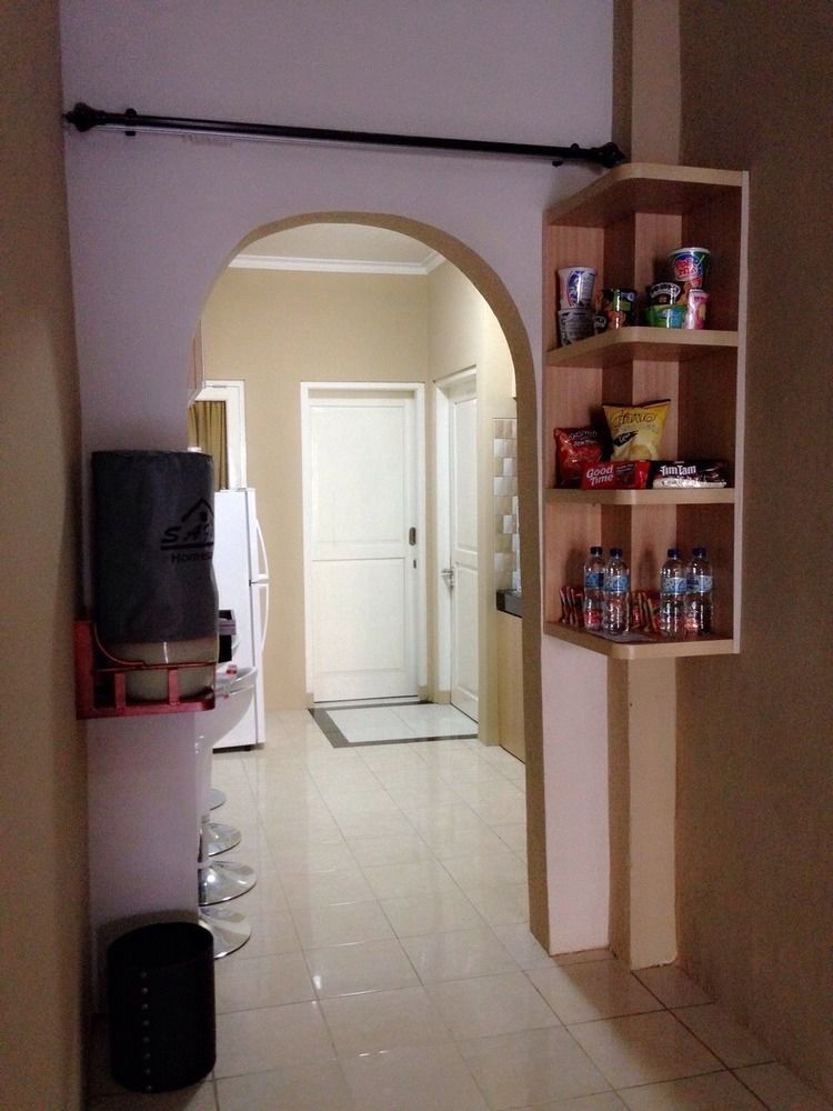 Safa Homestay Yogyakarta Buitenkant foto